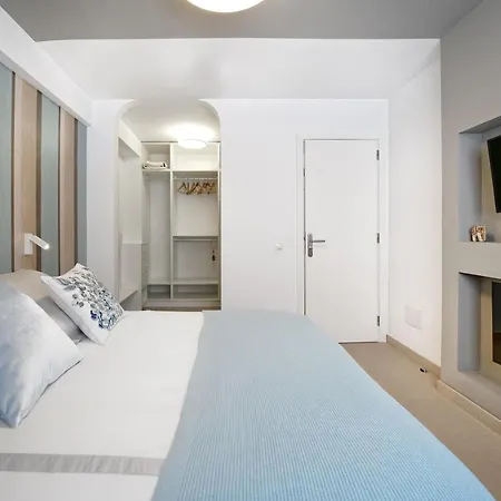 Holiday home Lucys *